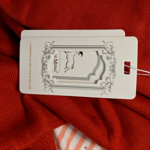 New Cashmere Sweater size Small - Picture 2 of 7